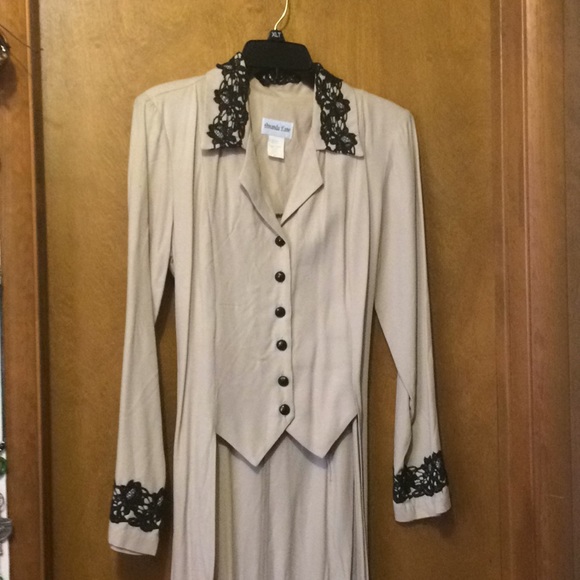 Amanda Lane 2 pc Ladies “Tux” - Picture 2 of 4